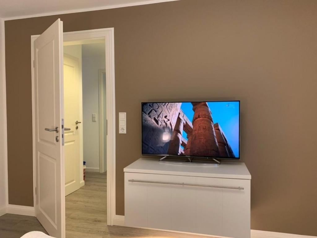 TV a/nebo společenská místnost v ubytování Haus Katharina links