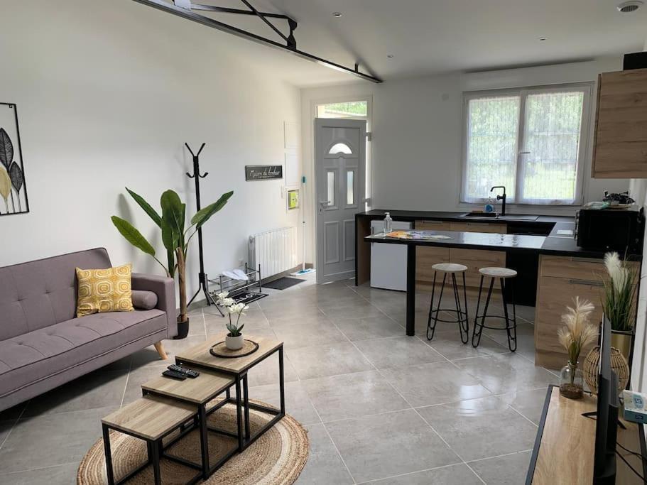 Photo de la galerie de l'établissement Chez les Blanches maison 2 personnes, à Moret-sur-Loing