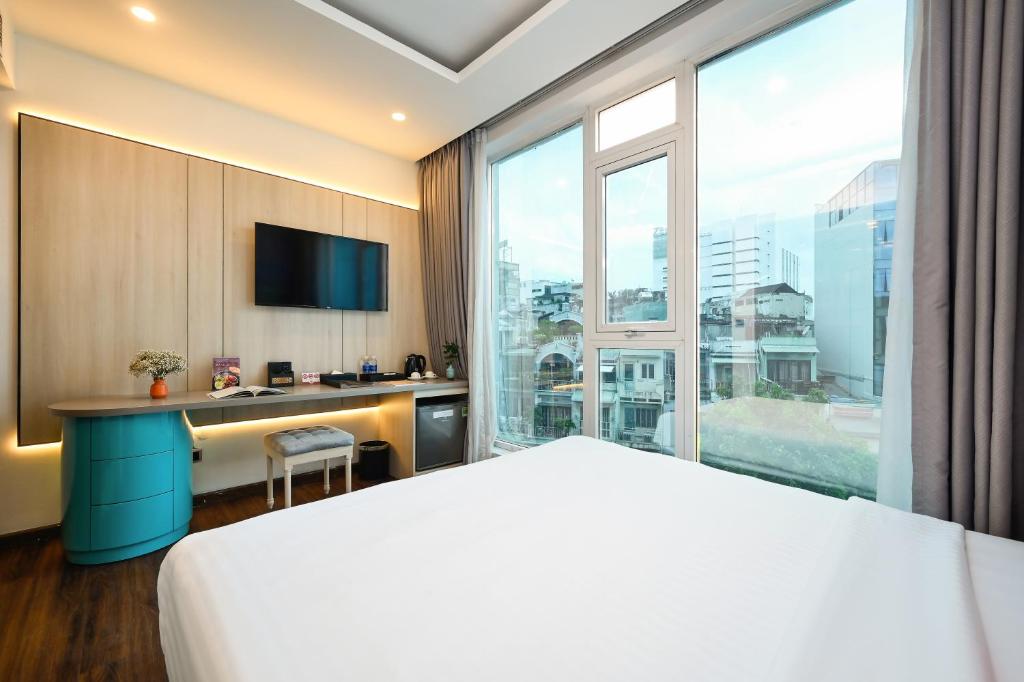 Phòng Deluxe Premium Giường Đôi Nhìn Ra Cảnh Thành Phố