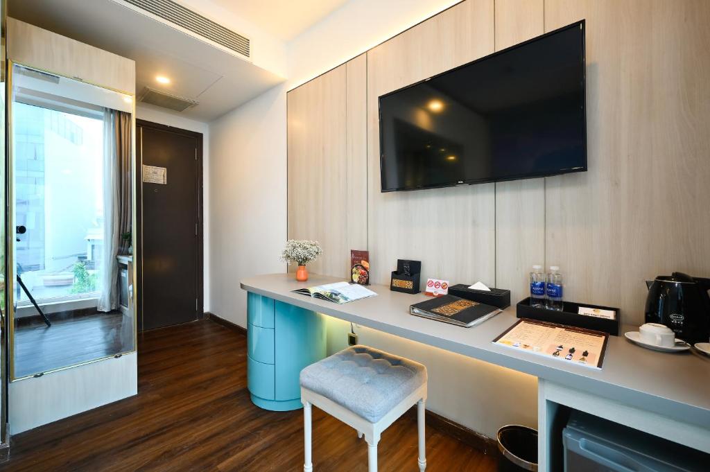 Phòng Deluxe Premium Giường Đôi Nhìn Ra Cảnh Thành Phố