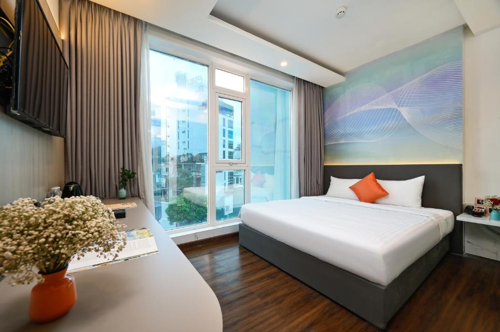 Phòng Deluxe Premium Giường Đôi Nhìn Ra Cảnh Thành Phố