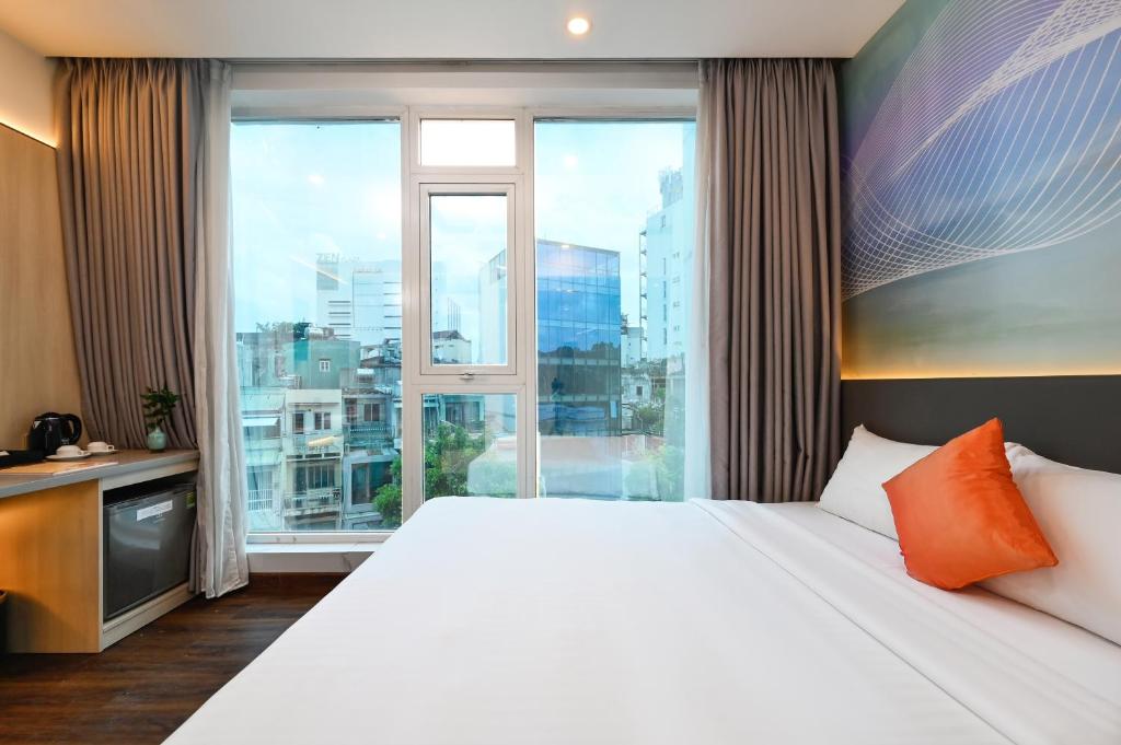 Phòng Deluxe Premium Giường Đôi Nhìn Ra Cảnh Thành Phố