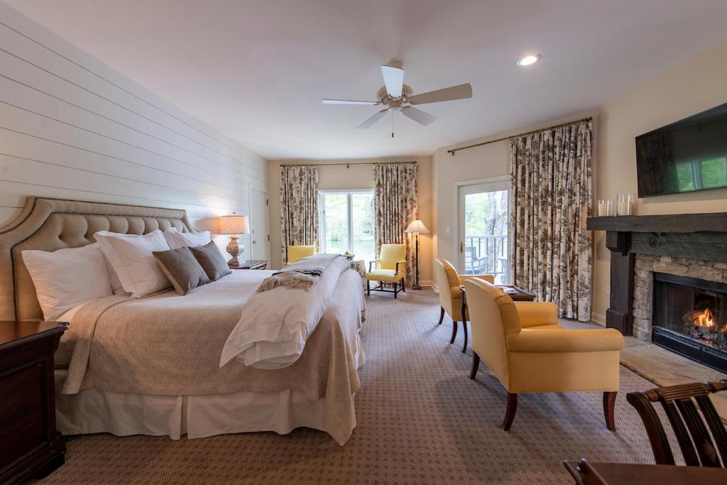 The Greystone Inn - Quadruple Room With Balcony