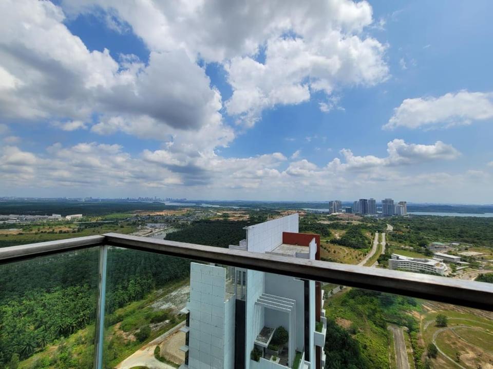 Balkón nebo terasa v ubytování B2107 Grand Medini Pool View 100ms Netflix By STAY