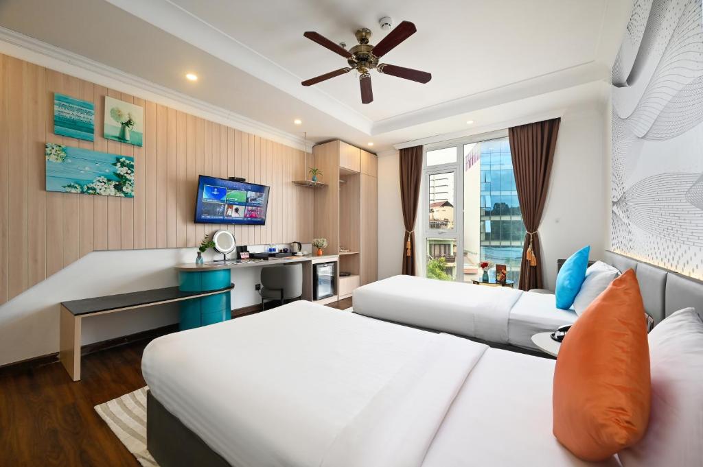 Signature Double or Twin City View