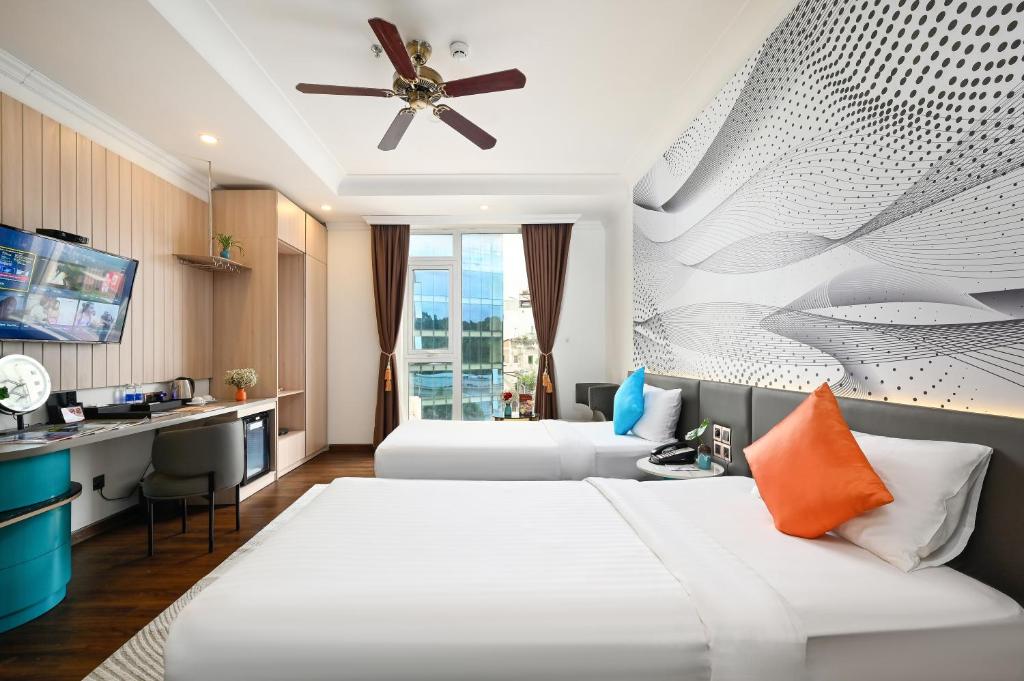 Signature Double or Twin City View