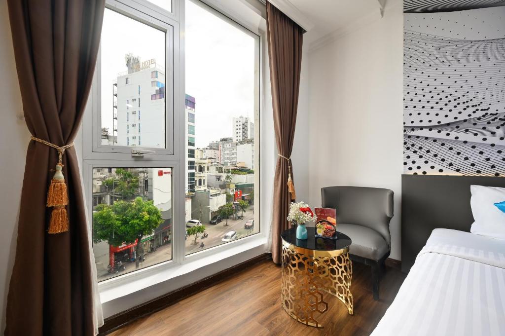 Signature Double or Twin City View