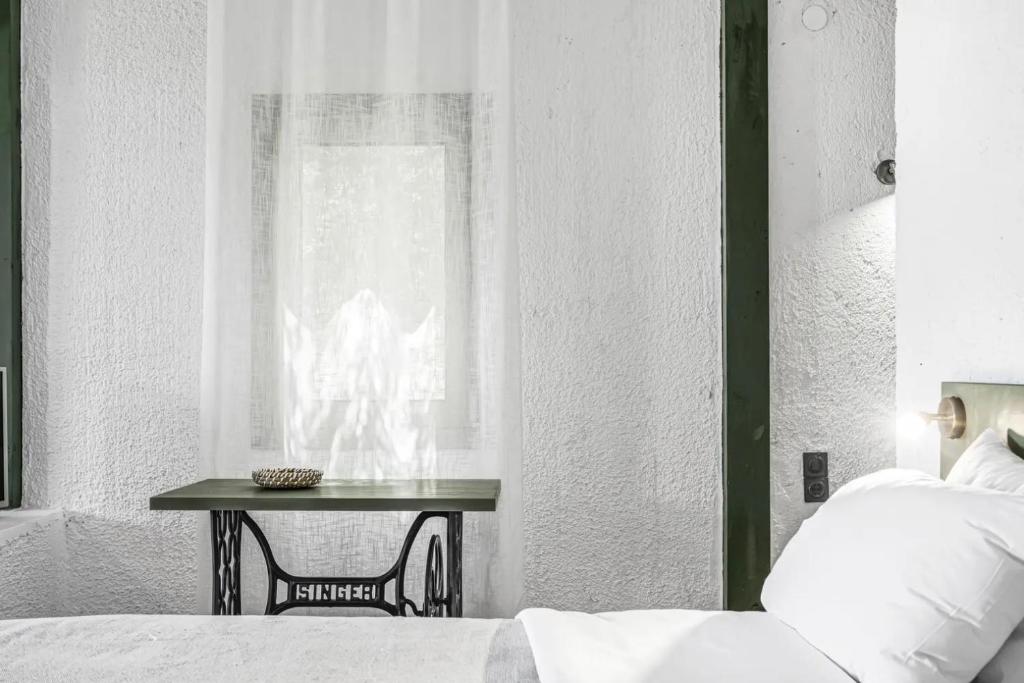 Postel nebo postele na pokoji v ubytování Niriides Resort