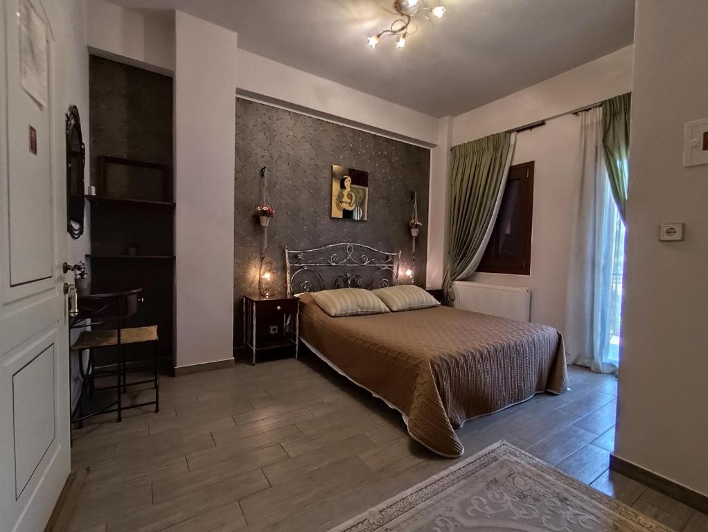 Postel nebo postele na pokoji v ubytování Ξενώνας Γούσιας