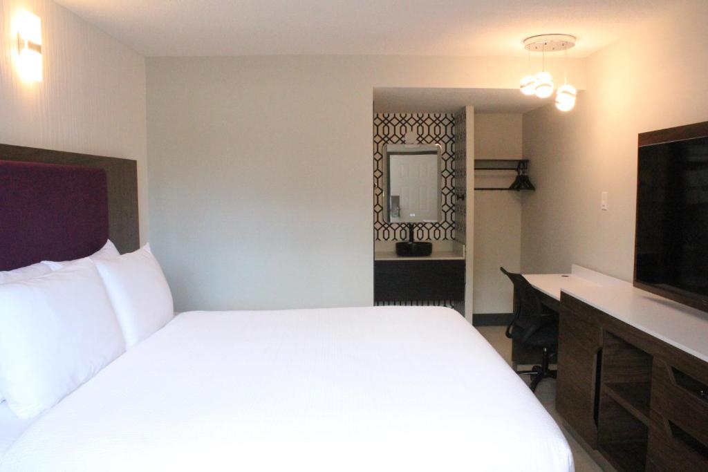 Kuchyň nebo kuchyňský kout v ubytování Coast Courtenay Hotel