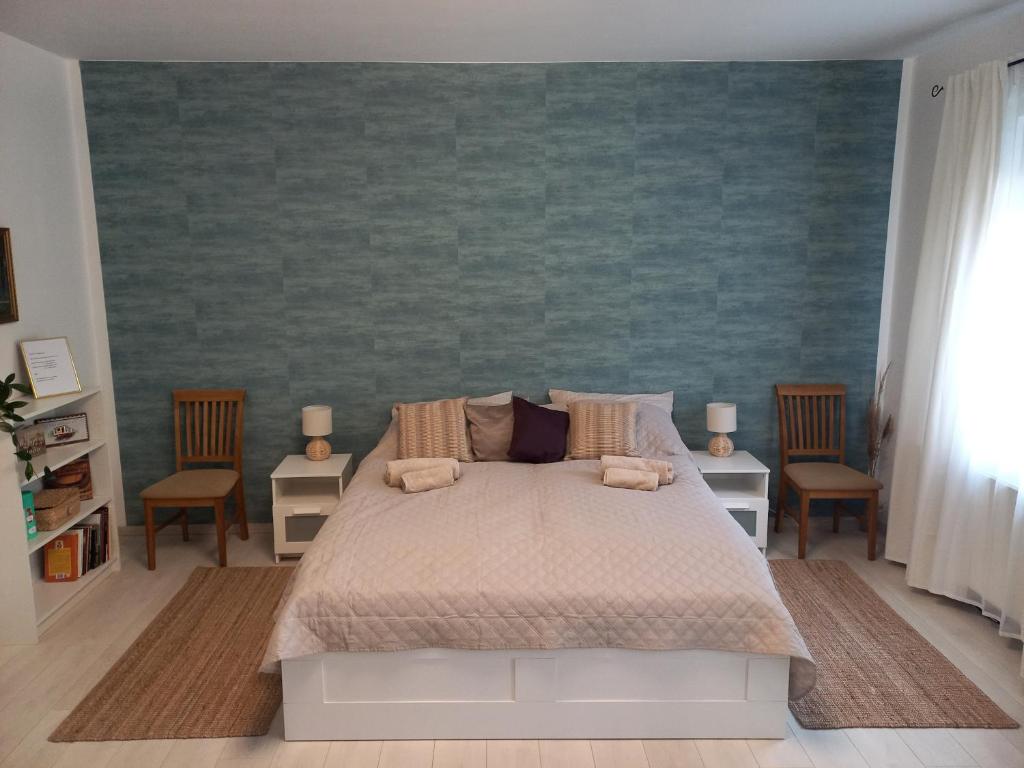Postel nebo postele na pokoji v ubytování Kertész14 Apartman