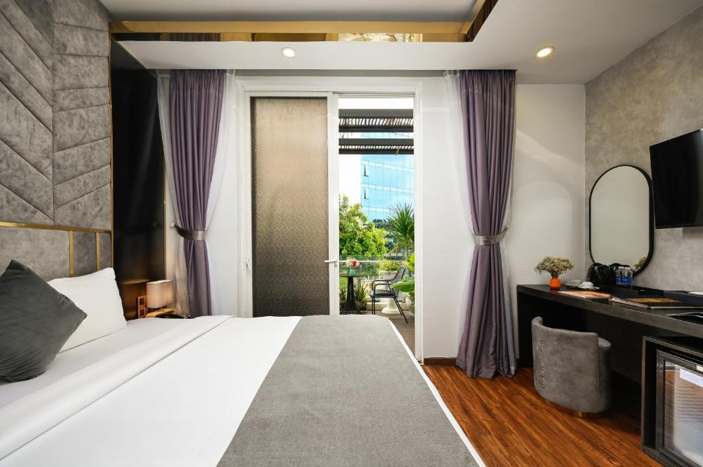 Phòng Deluxe Premium Có Ban Công