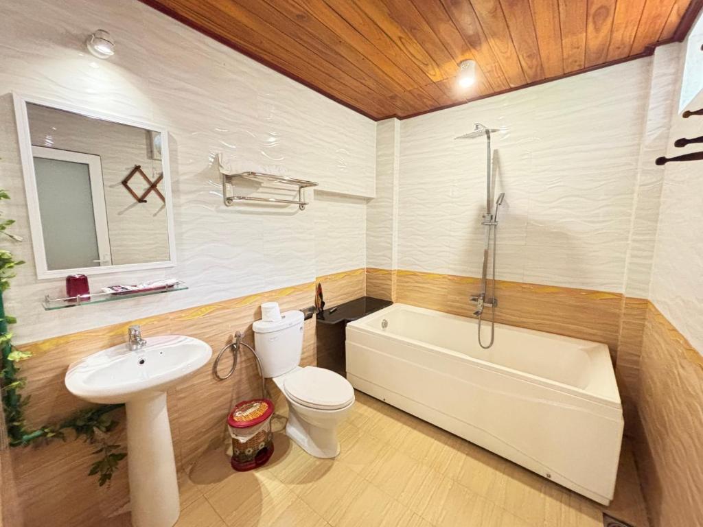 Koupelna v ubytování Red House Homestay - Villa
