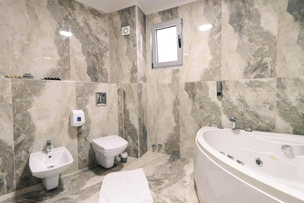 Kylpyhuone majoituspaikassa Lux Hotel M