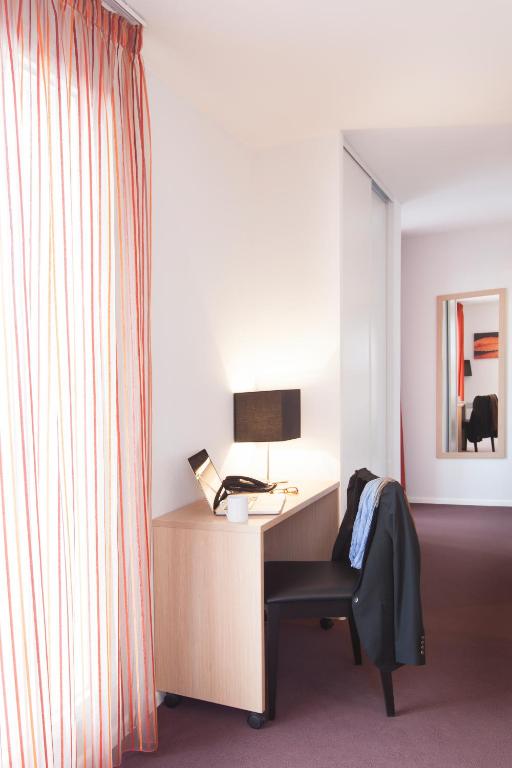 TV a/nebo společenská místnost v ubytování Aparthotel Adagio Access Saint Louis Bâle