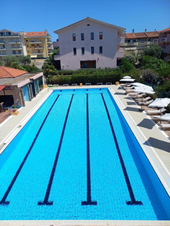 Bazén v ubytování Green Sporting Club Hotel nebo v jeho okolí