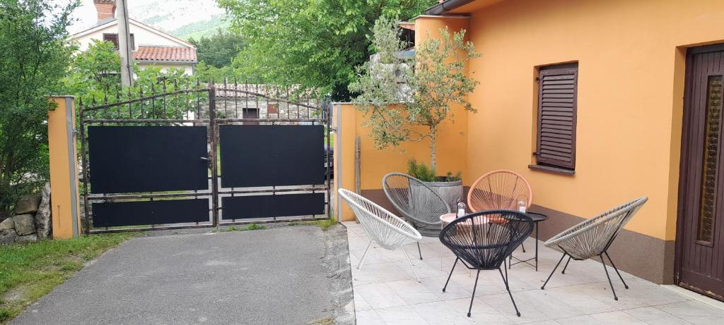 Zdjęcie z galerii obiektu Villa Kozljak, for 10 people, pool w mieście Kozljak