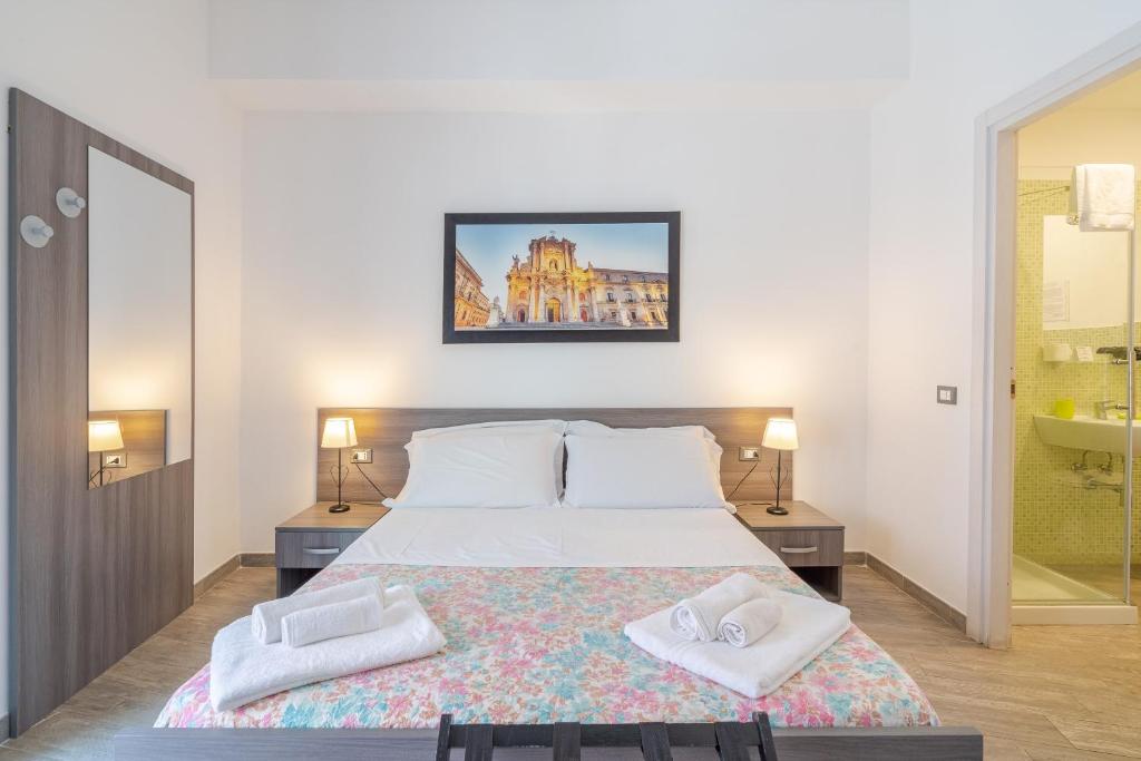 Postel nebo postele na pokoji v ubytování Cavour Rooms