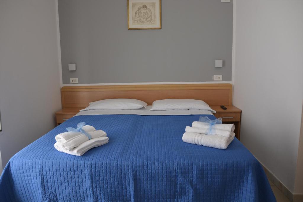 Postel nebo postele na pokoji v ubytování Martina's Hotel