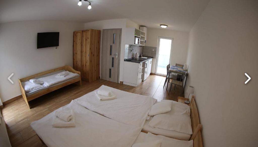 Postel nebo postele na pokoji v ubytování Hotel St.Florian Sturovo