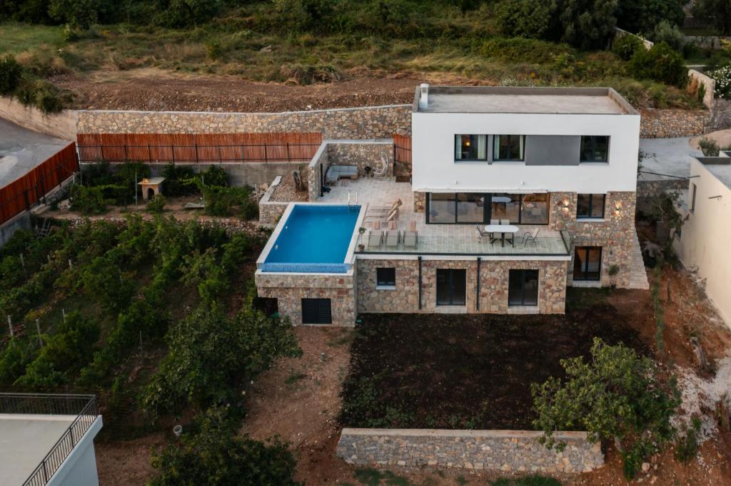 Villa Mareの敷地内または近くにあるプール