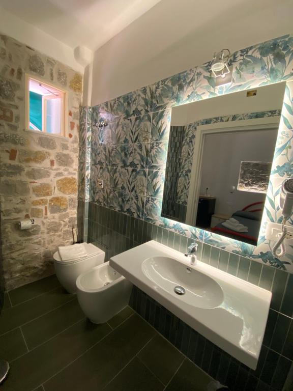 Koupelna v ubytování Cinquestelle Albergo del centro storico