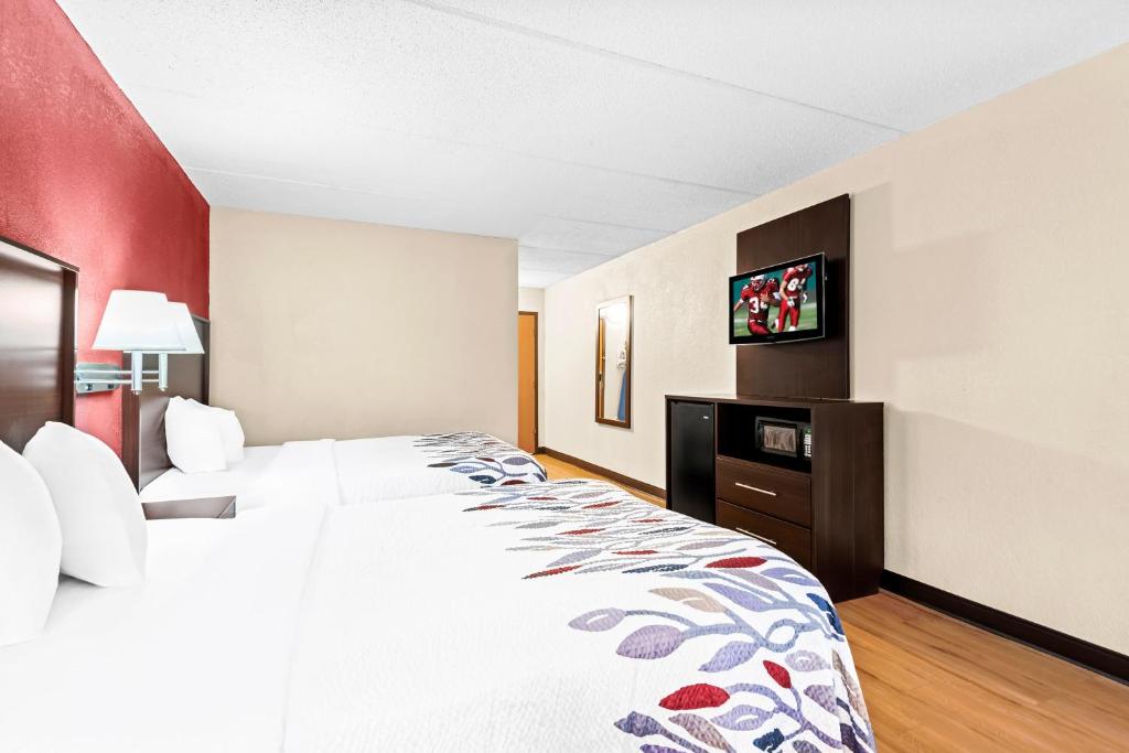 TV a/nebo společenská místnost v ubytování Red Roof Inn Cortland