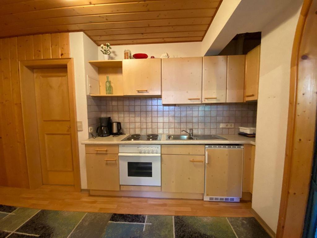 Kuchyň nebo kuchyňský kout v ubytování Obenfigerhof