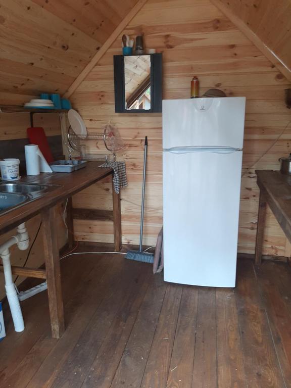 Una cocina o cocineta en Wioska na Klifie - Domki na polu namiotowym - Helska 11