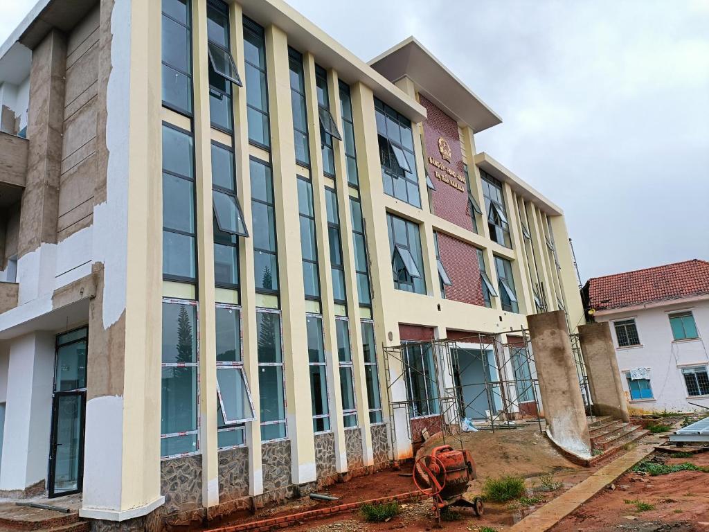 Το κτήριο όπου στεγάζεται  το οργανωμένο κάμπινγκ