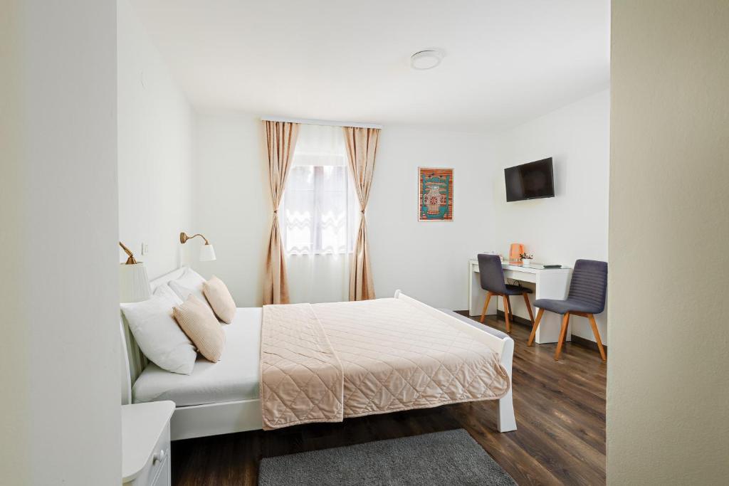 Green lakes house - 1