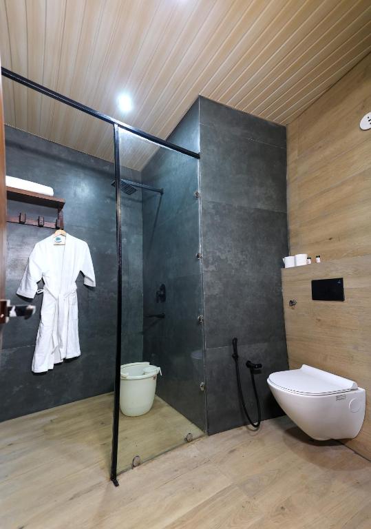 Koupelna v ubytování Koro Treehouse Resort Luxury Wooden Cottages and Villas with Private Pool