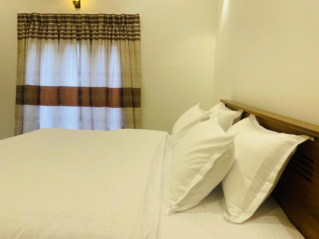 Postel nebo postele na pokoji v ubytování Rams Resort