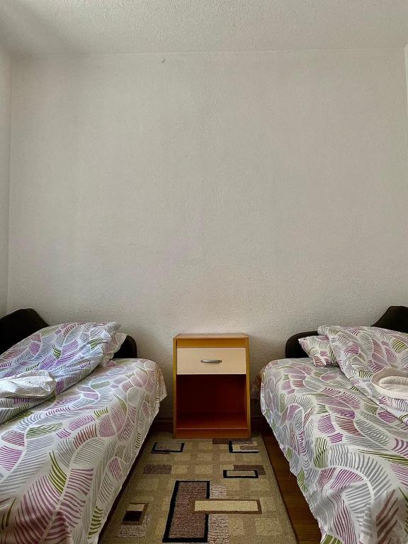 Lola Guest House - Budget Twin Room