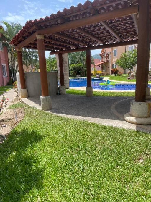 Bazén v ubytování Casa con alberca cerca de playas nebo v jeho okolí