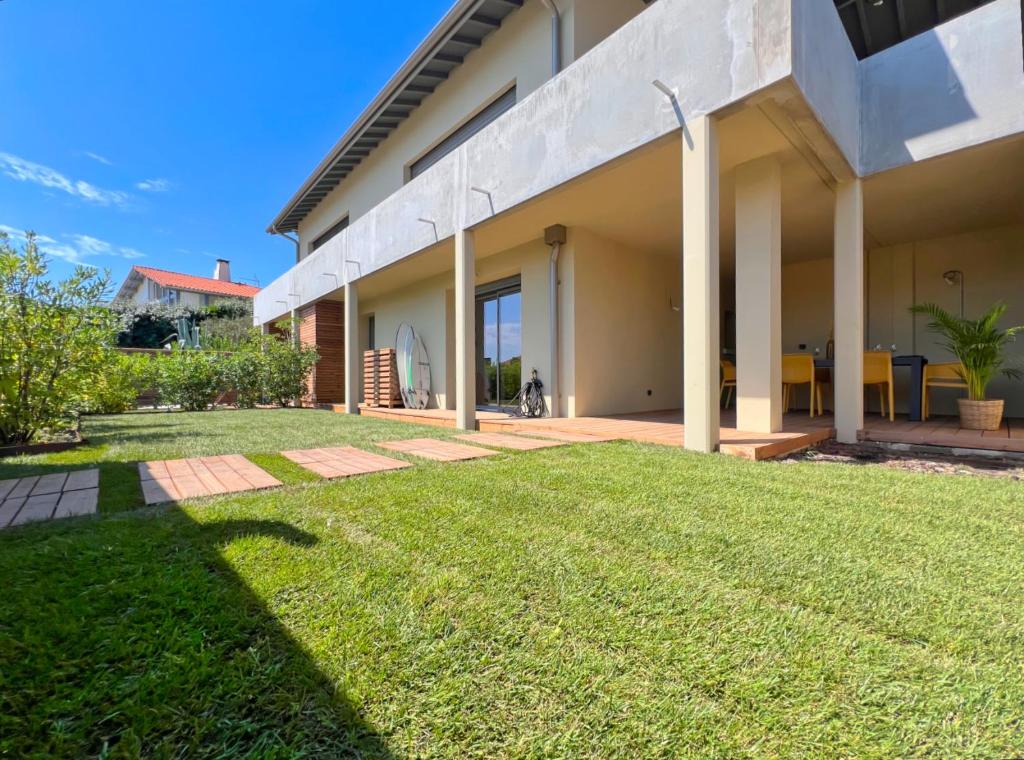 a house with a lawn in front of it at Premium surf lodge in Capbreton