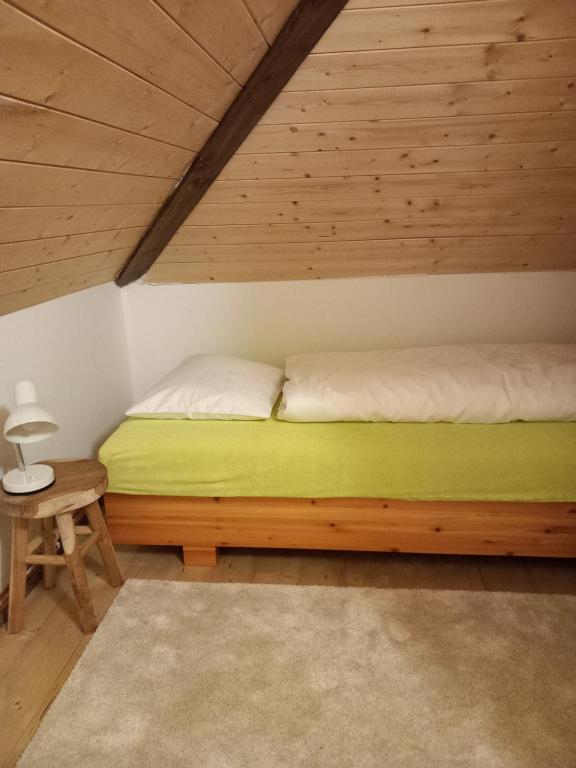 Postel nebo postele na pokoji v ubytování apartmán U dědy Lubina