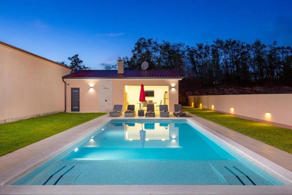 Basen w obiekcie Villa Jessica lub w pobliżu