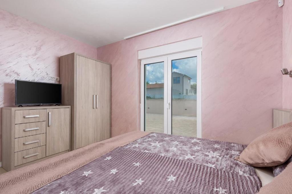 Telewizja i/lub zestaw kina domowego w obiekcie Villa Jessica