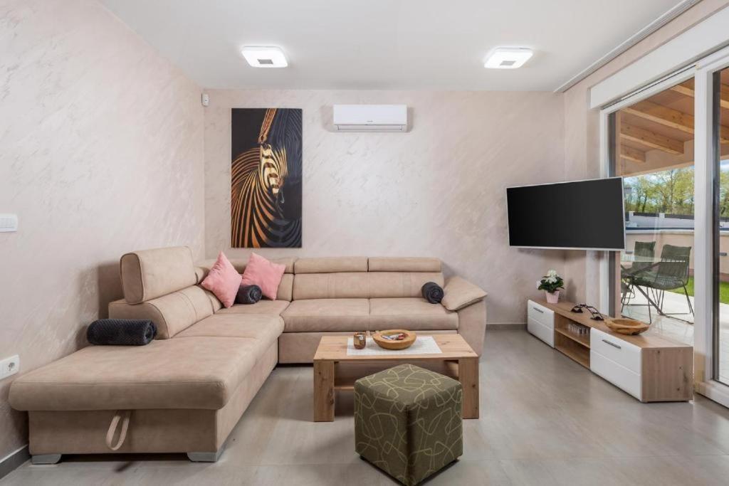 Telewizja i/lub zestaw kina domowego w obiekcie Villa Jessica