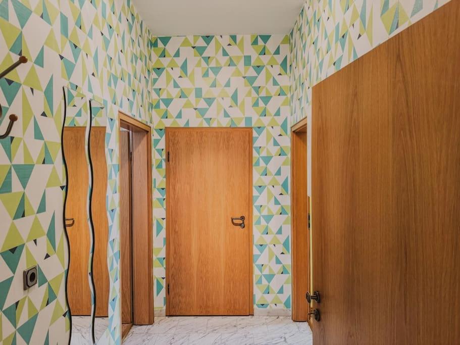 a hallway with a door and a patterned wall at Harz-Wohnung Natur pur in Benneckenstein
