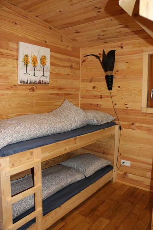 Postel nebo postele na pokoji v ubytování La Roulotte d'Ala-Daims