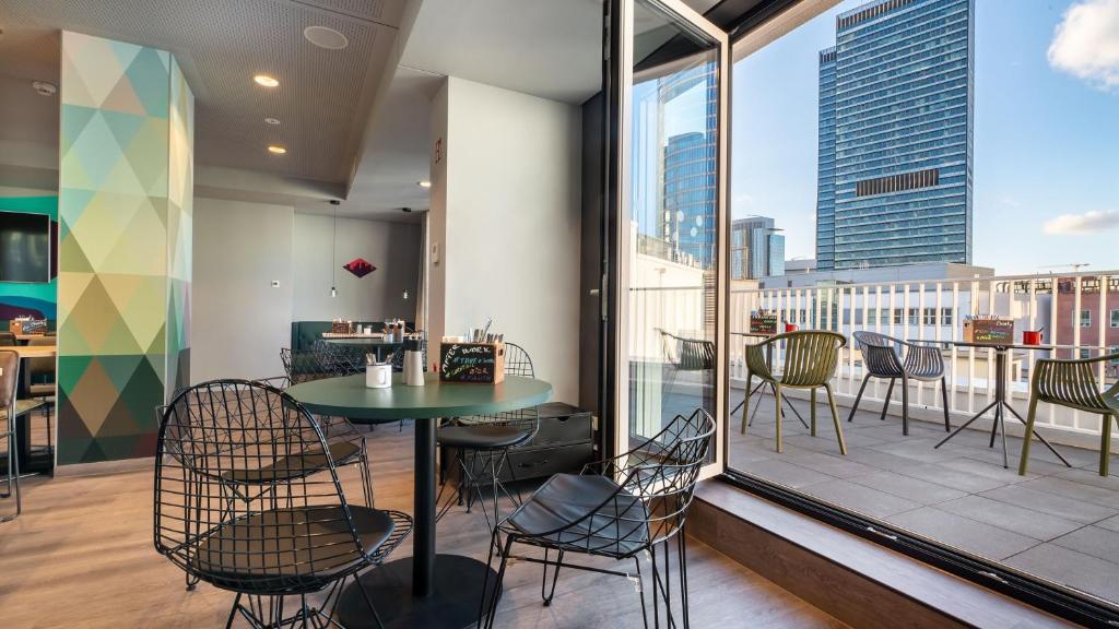 Holiday Inn - the niu, Charly Frankfurt City by IHG - Resim 2