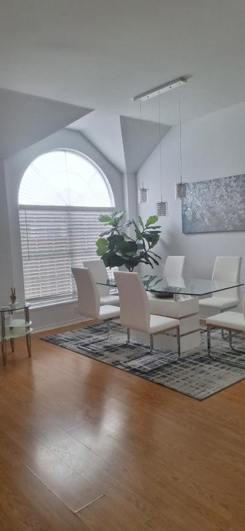 Villa Venage of Hilltop Fort Worth TX - Housity