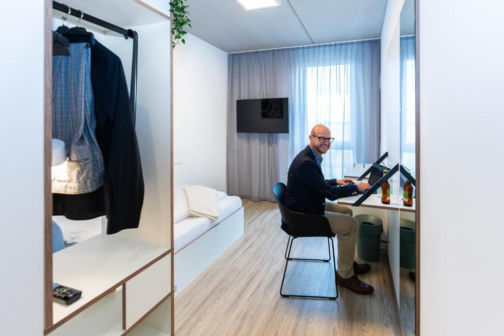 TV a/nebo společenská místnost v ubytování Motel Schlafraum Weng-Dein smartes Hotel-contactless check-In