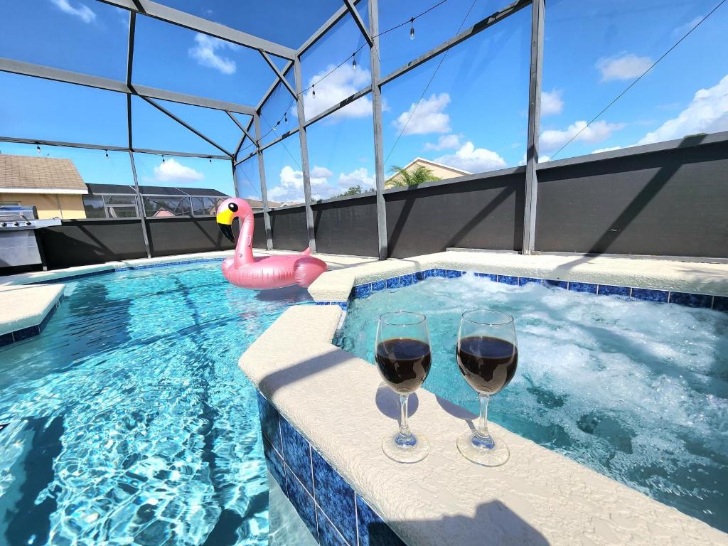 La pileta dentro o cerca de Orlando villa private pool/hot tub close to Disney