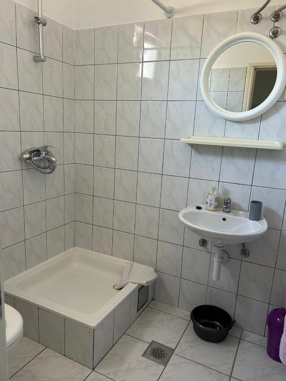 Kúpeľňa v ubytovaní Apartment Arbanija 1122a
