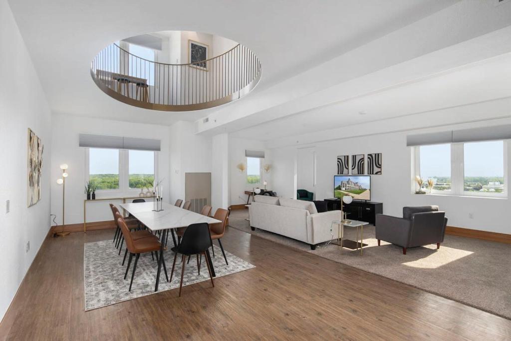 Rent Luxury Penthouses in Copenhagen, Denmark | Plum Guide - Scandinavian Apartment Penthouse-View Grand