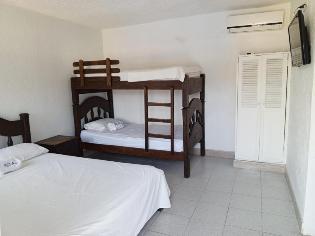 Postel nebo postele na pokoji v ubytování Hotel Agua Azul Melgar Tolima