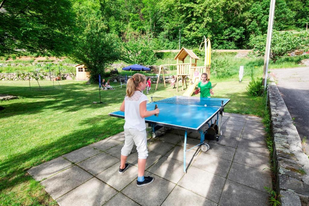 Stolní tenis v ubytování Eco-Hotel Cristallina nebo okolí